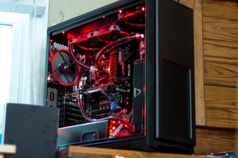 Full Tower Case Phanteks Enthoo Pro with Red Lightning